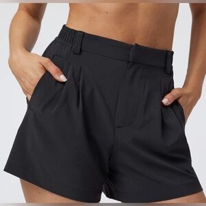 Vuori Villa Trouser Shorts in Black